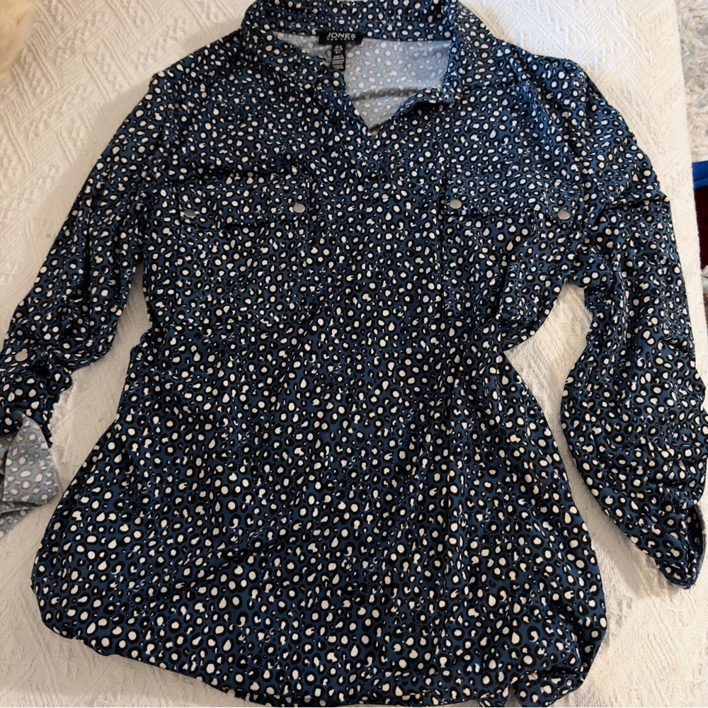 Jones New York Navy and White Polka Dot Button Down Shirt